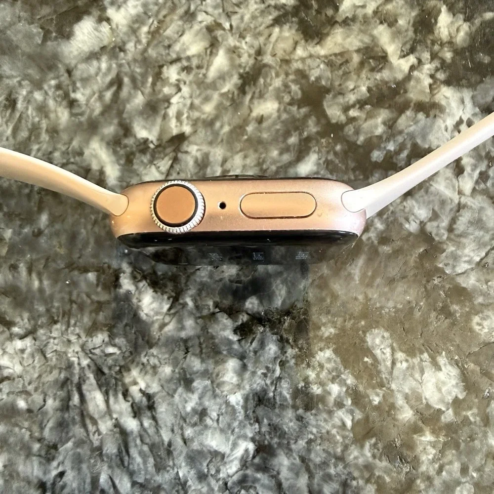 Apple Watch Series 4-40mm-Rose Pink Aluminum Case GPS Pink Sport Band S/M